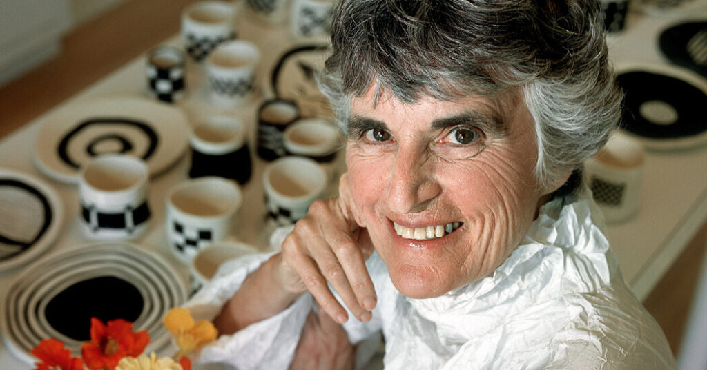 Sue Bender, Who Wrote About Living With the Amish, Dies at 91