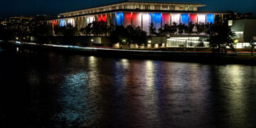 As Trump Puts His Brand on Washington, the Kennedy Center Gets a New Name