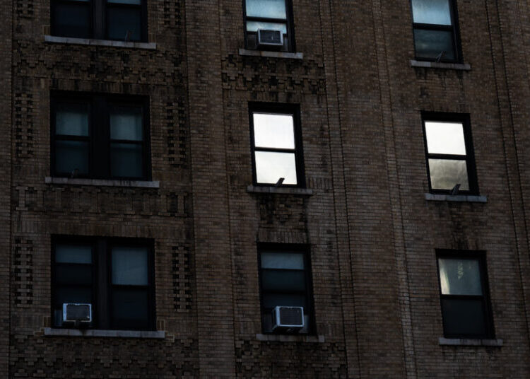 Judge Blocks Trump Administration’s Homeless Aid Plan