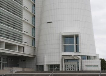 Trump-Appointed Judge Flays ICE Over Conditions in Long Island Lockup