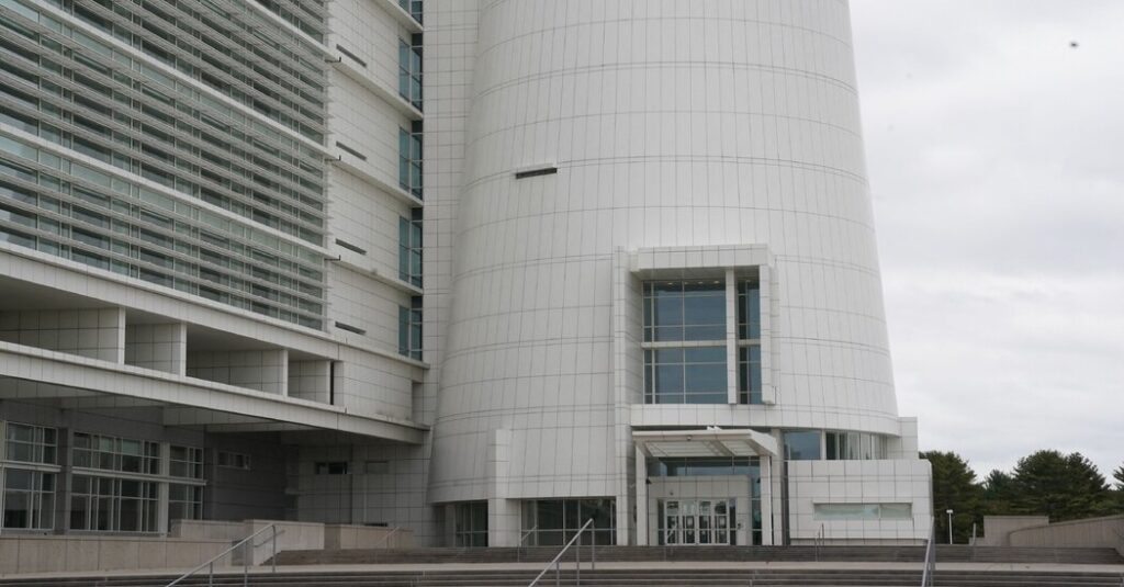 Trump-Appointed Judge Flays ICE Over Conditions in Long Island Lockup