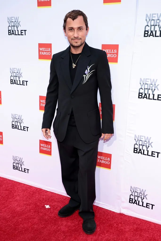 Esteban Cortázar on the red carpet at the 2021 New York City Ballet Fall Fashion Gala.