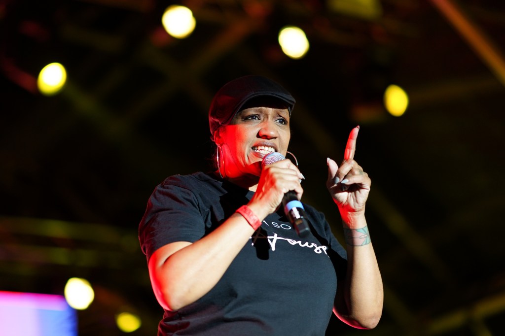 Julie McKnight performing at Cafe Mambo Ibiza concert.