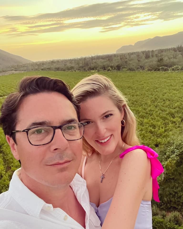 Ryan Lizza and Olivia Nuzzi take a selfie outdoors.