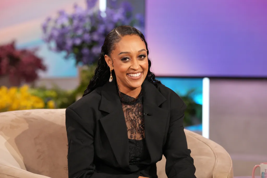 Tia Mowry filming
