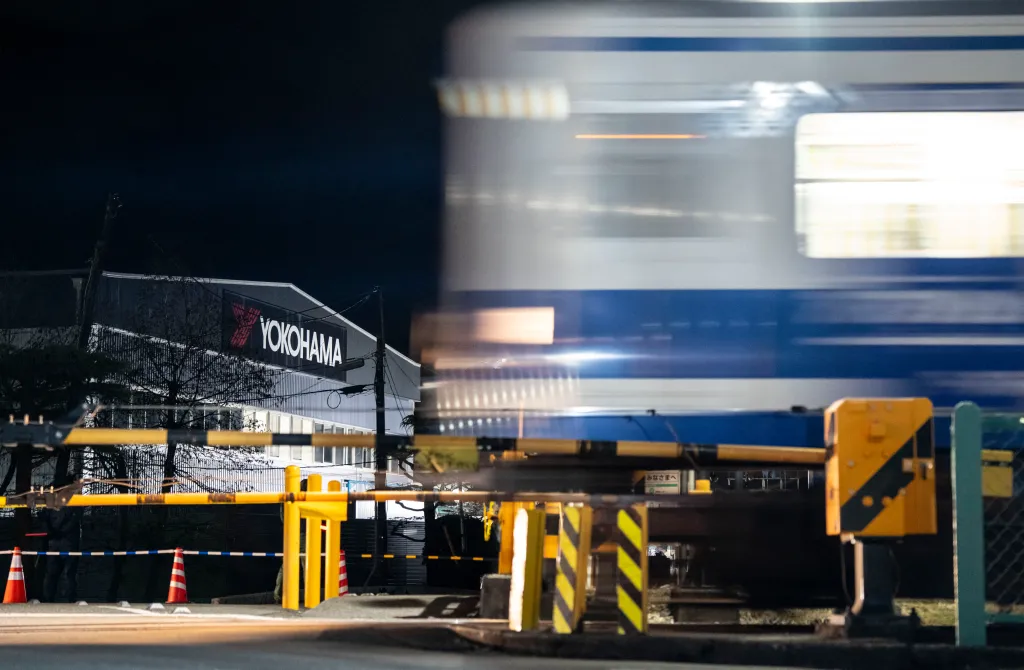 A train passes the Yokohama Rubber Mishima Plant.