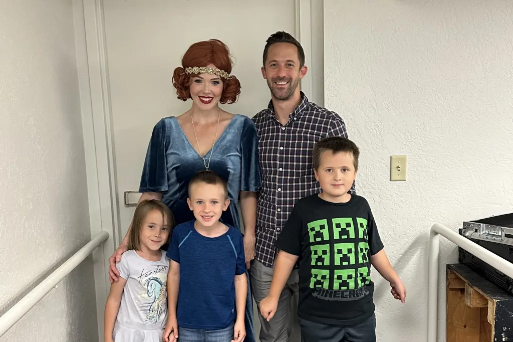 Kendal Seymour and Elleshia Seymour posing with children Landon, Levi, Hazel, and Jacob.