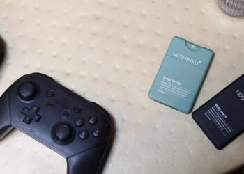 Some Newlyweds Are Trading Dance Floors for Gaming Floors