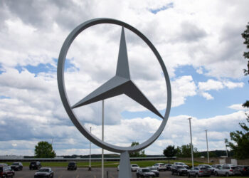 Mercedes to Pay $150 Million Over Claims It Cheated on Emissions Tests
