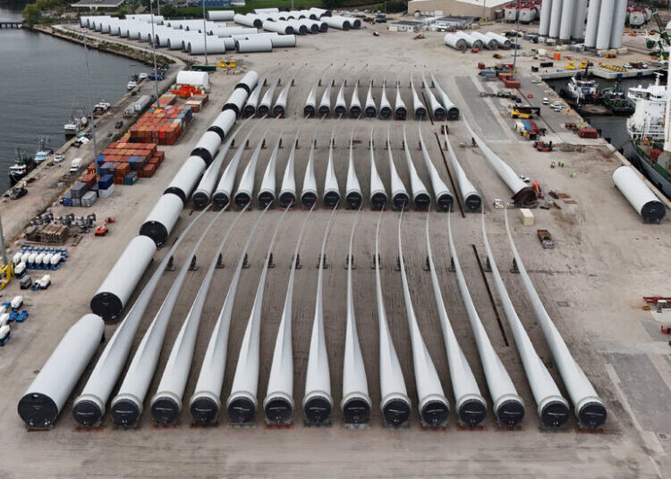 Trump Halts Five Wind Farms Off the East Coast