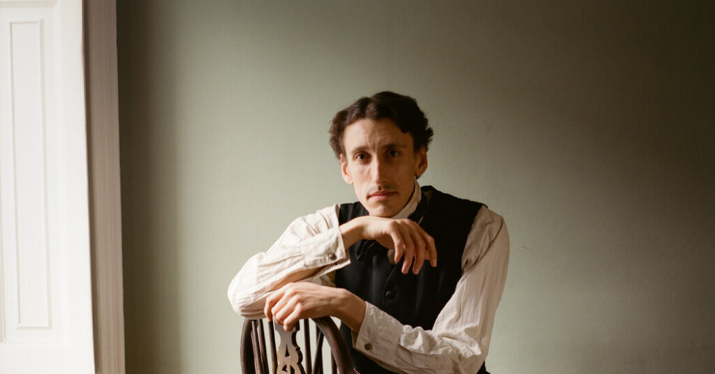 Reading ‘A Christmas Carol’ Aloud, and Leaning Into Its Dark Side