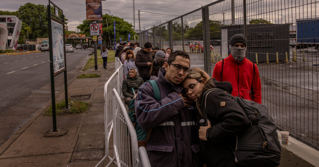 As Trump Clings to Tariffs, His Argentine Ally Is Opening Up to Trade