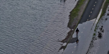 At Least 1 Killed as Heavy Rains Bring Floods to Northern California