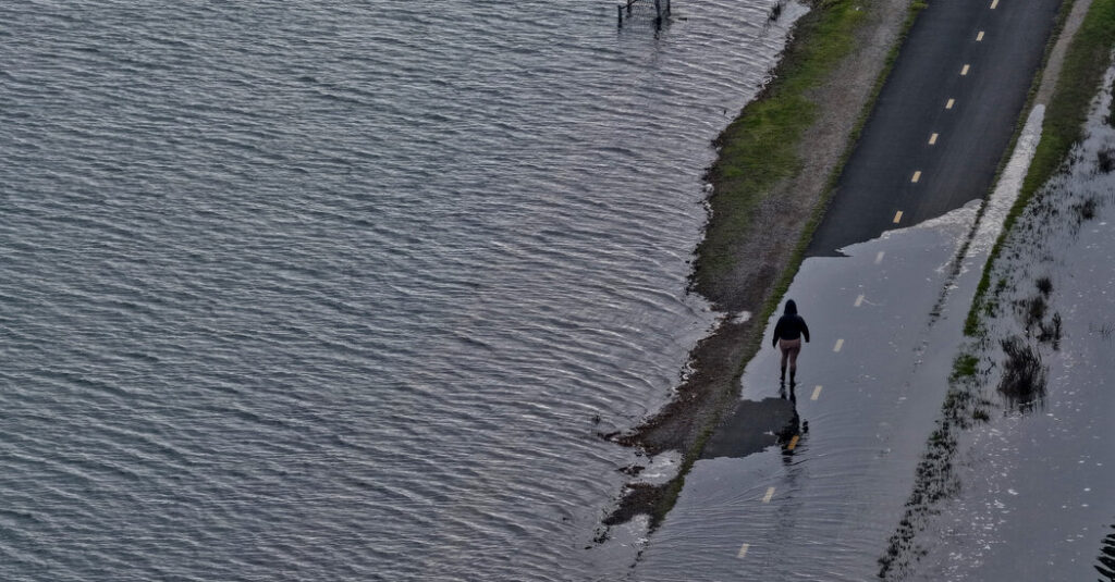 At Least 1 Killed as Heavy Rains Bring Floods to Northern California