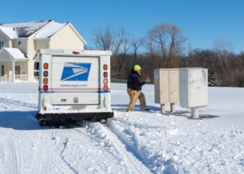 Mail Carriers Keep Making the Rounds, Despite a Murky Future