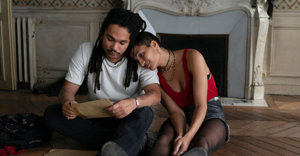 ‘Father Mother Sister Brother’ Review: Families, Untied