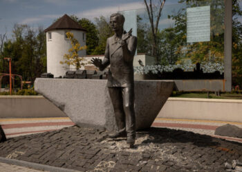 ‘Carol of the Bells’ Once Filled the Air Here. Now It’s Only Bombs.