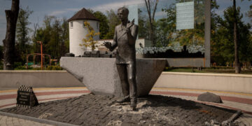 ‘Carol of the Bells’ Once Filled the Air Here. Now It’s Only Bombs.