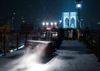 New Yorkers Wake Up to Snow, Though Not as Much as Forecast