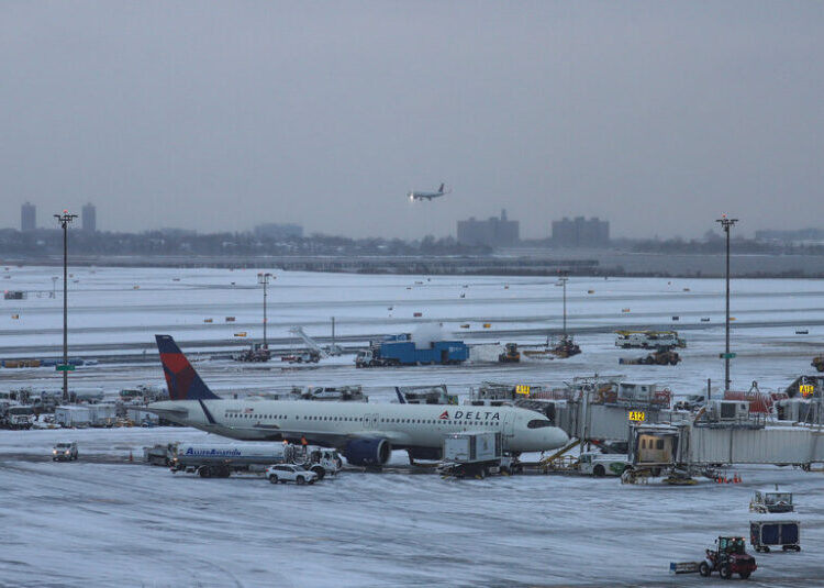 Hundreds of Flights Canceled at New York Airports, Even With a Few Inches of Snow