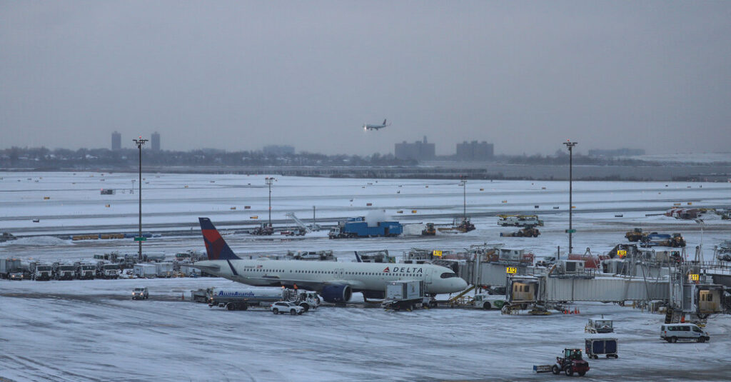 Hundreds of Flights Canceled at New York Airports, Even With a Few Inches of Snow