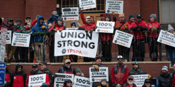 Slopes Are Empty as a Labor Dispute Shuts Down a Colorado Ski Town