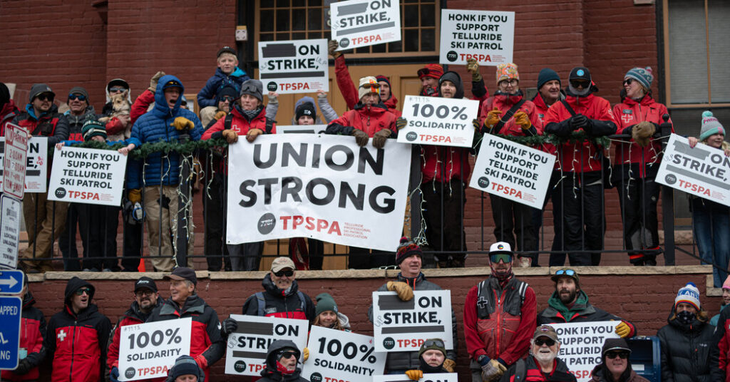 Slopes Are Empty as a Labor Dispute Shuts Down a Colorado Ski Town