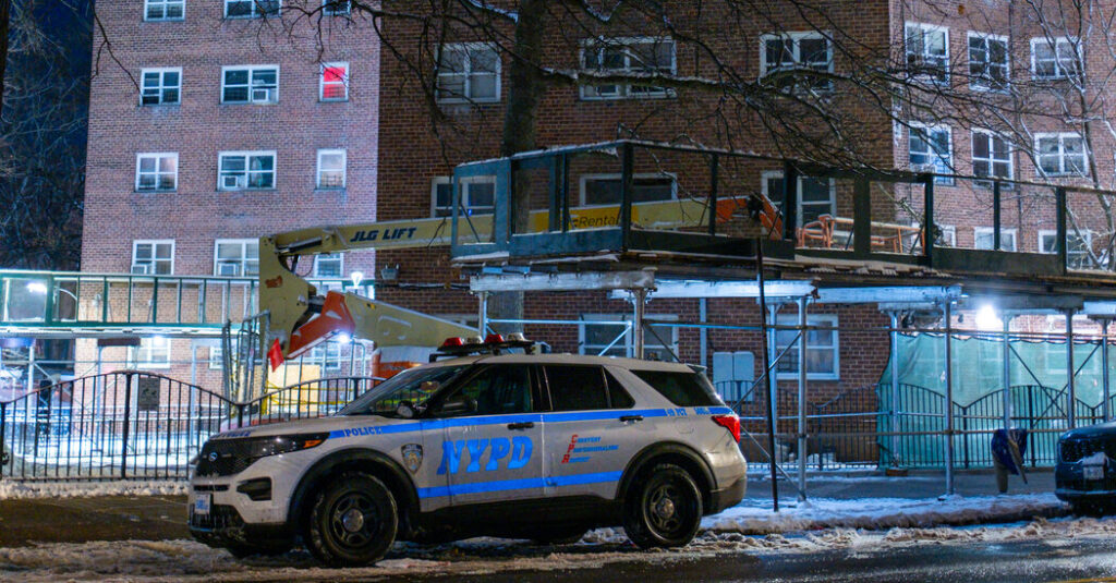 15-Year-Old Is Fatally Shot in Stairwell of Bronx Building