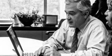 Louis V. Gerstner, Who Revived a Faltering IBM in the ’90s, Dies at 83