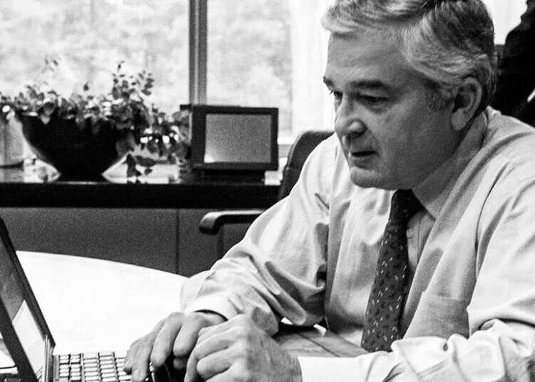 Louis V. Gerstner, Who Revived a Faltering IBM in the ’90s, Dies at 83