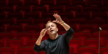 A Star Conductor Brings Sparkle to Vienna’s New Year’s Concert