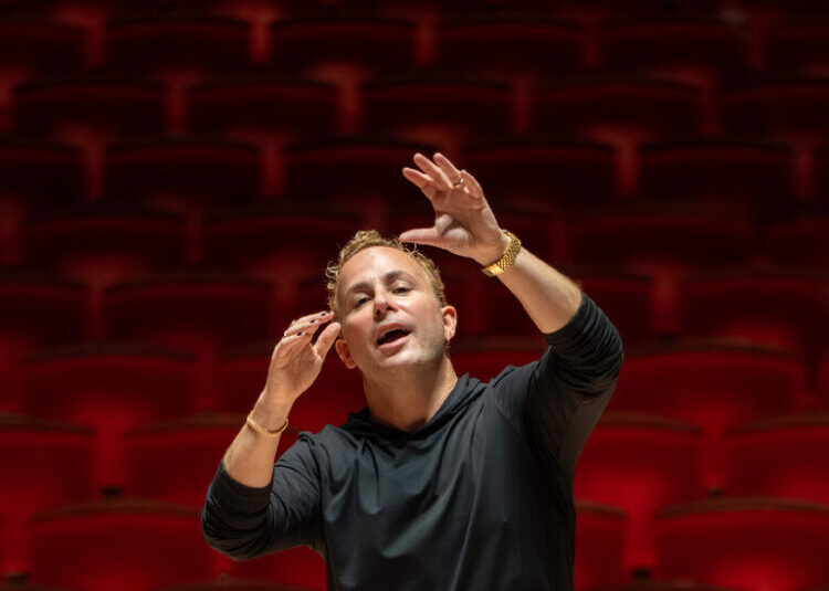 A Star Conductor Brings Sparkle to Vienna’s New Year’s Concert