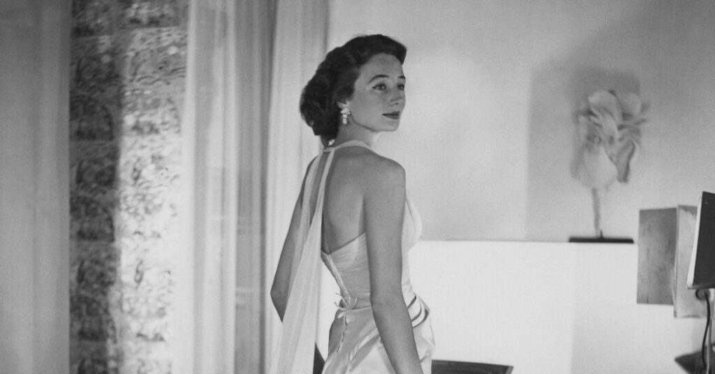 Jacqueline de Ribes, Tastemaker and Fashion Avatar, Dies at 96
