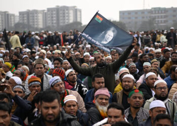 Bangladeshis Pay Last Respects to Former Leader in Tense Capital
