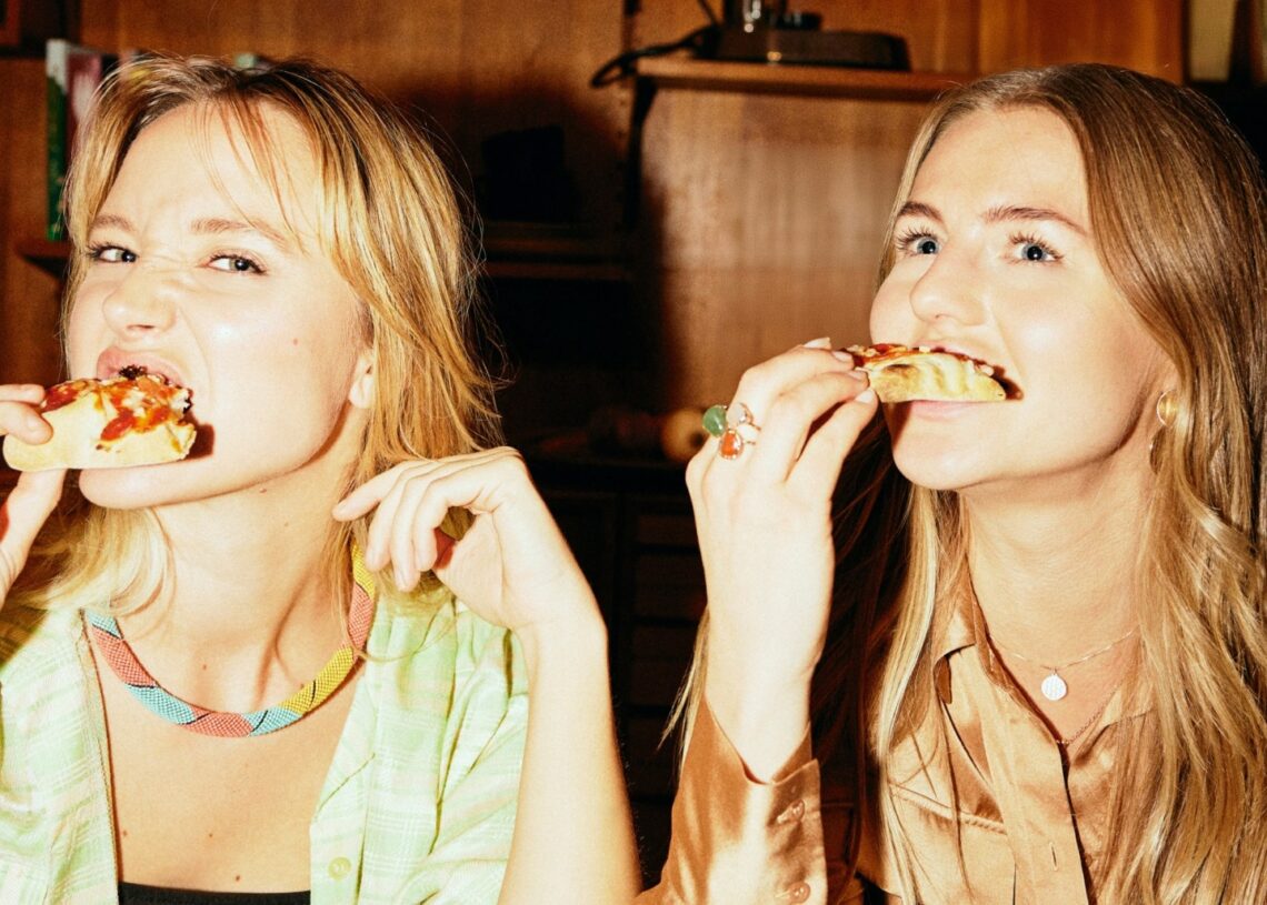 4 Ways to Keep the People You Love Close, Even When You Have No Time for Them