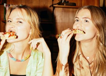 4 Ways to Keep the People You Love Close, Even When You Have No Time for Them