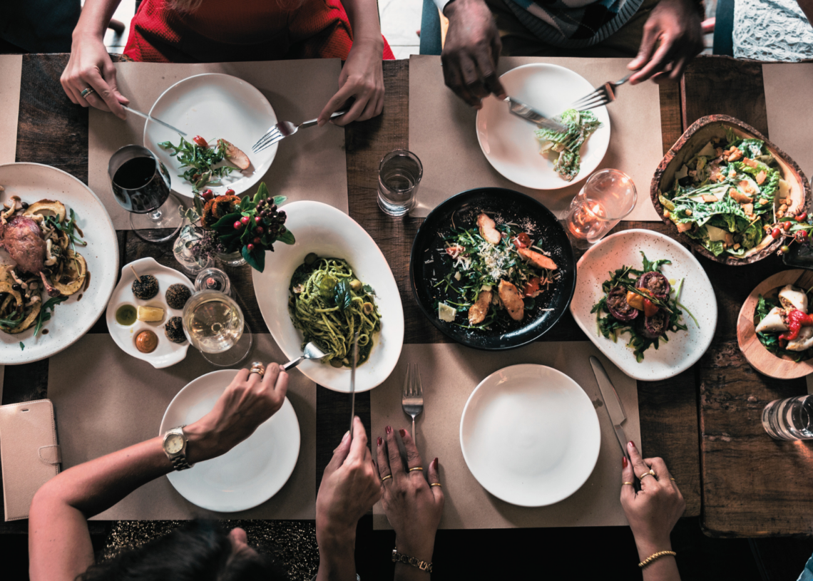 5 Foods to Avoid When Dining Out, According to Safety Experts