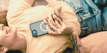 5 Warning Signs You’re Catching Feelings for an AI Chatbot