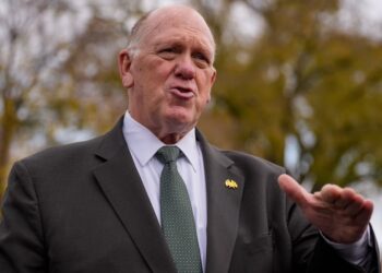 Trump Border Czar’s Speech Derailed by Heckler Shouting ‘Traitor!’