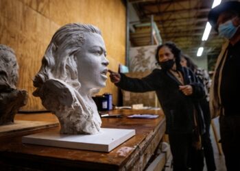 Statue of Black teen who fought segregation replaces Robert E. Lee at U.S. Capitol