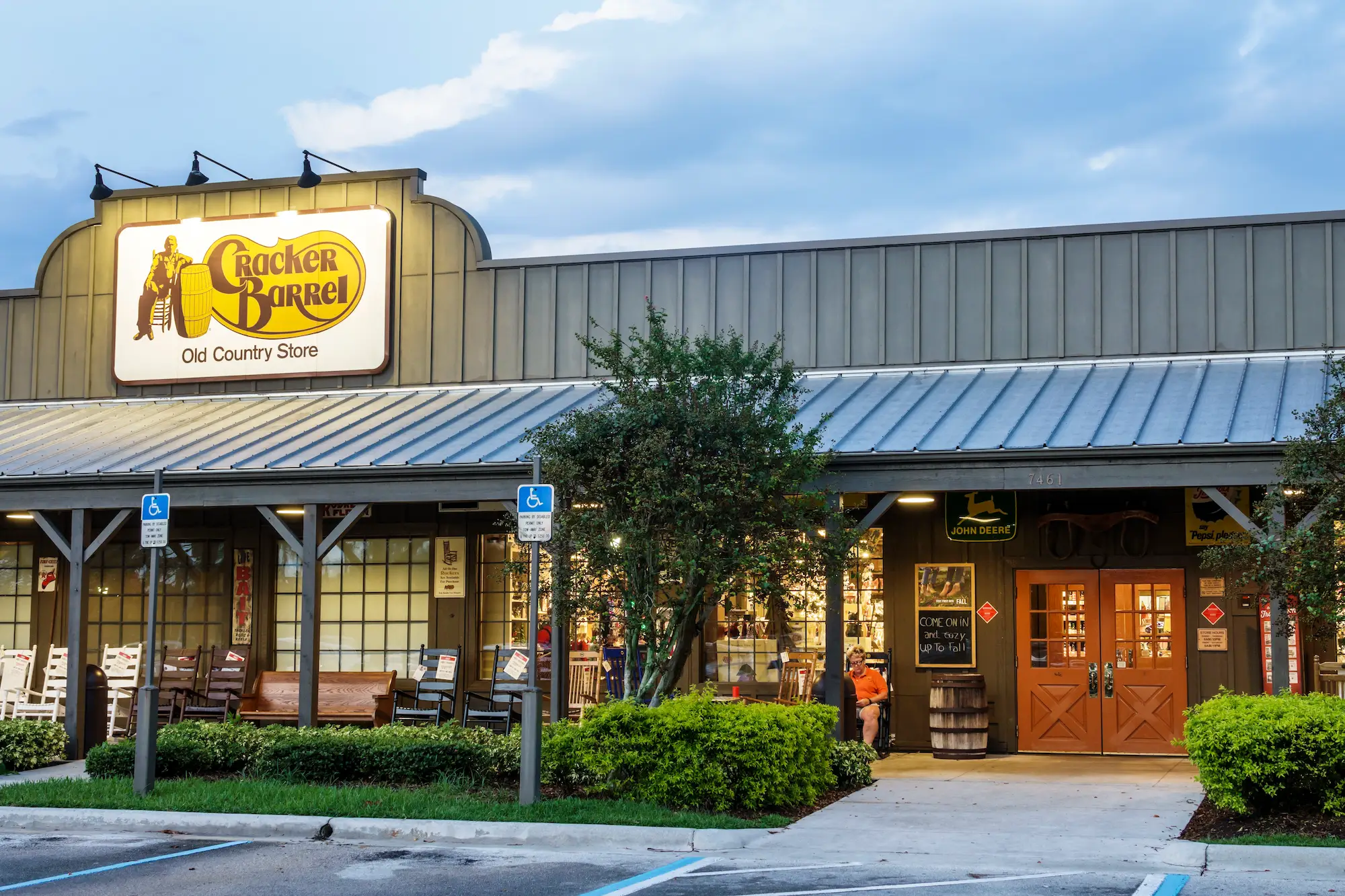 The exterior of a Cracker Barrel location.