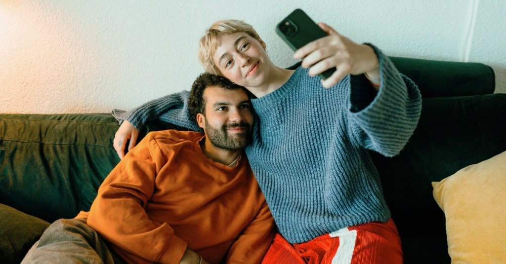 6 Small Habits That Actually Keep Couples Togeth