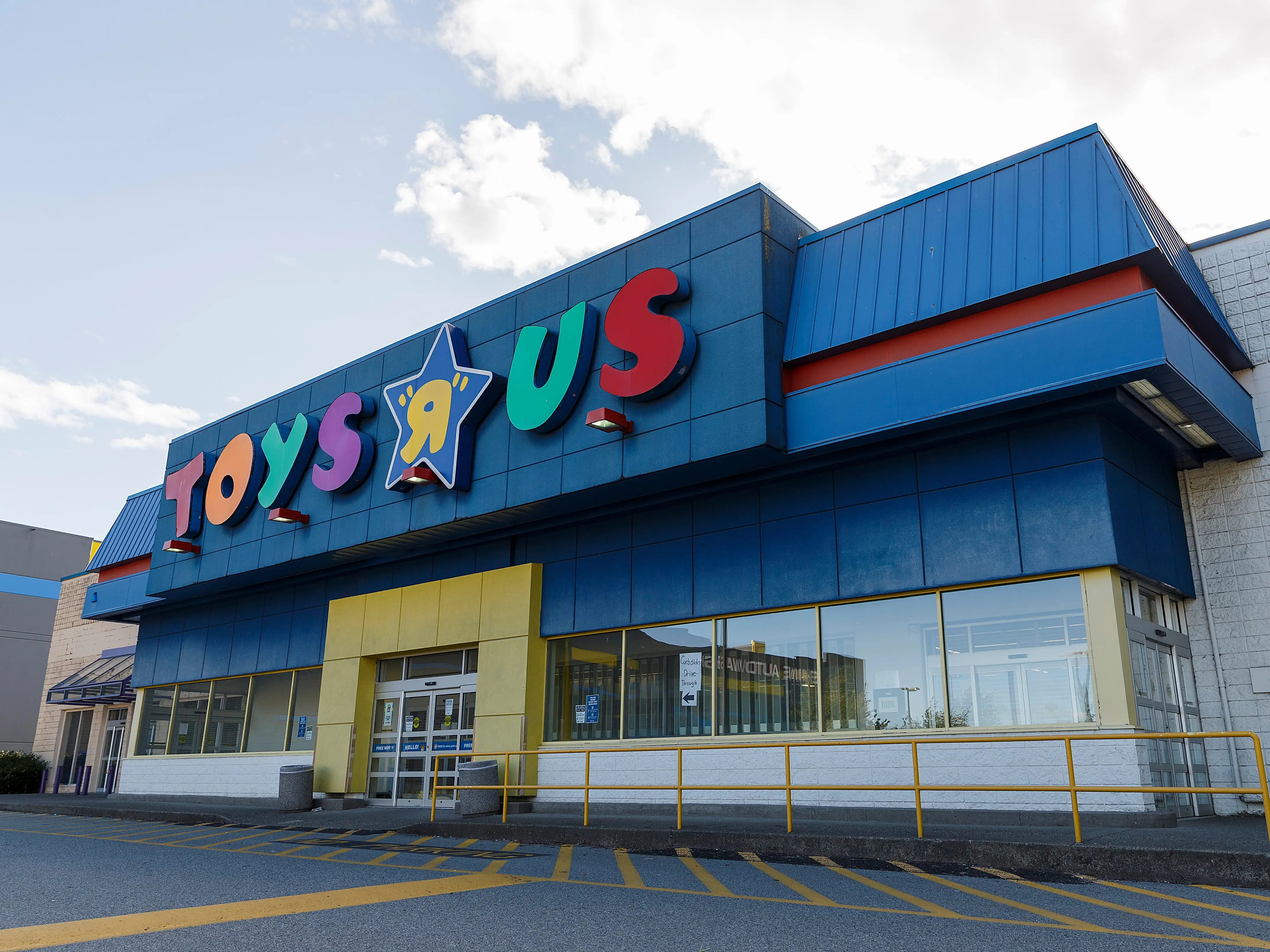 toys r us store