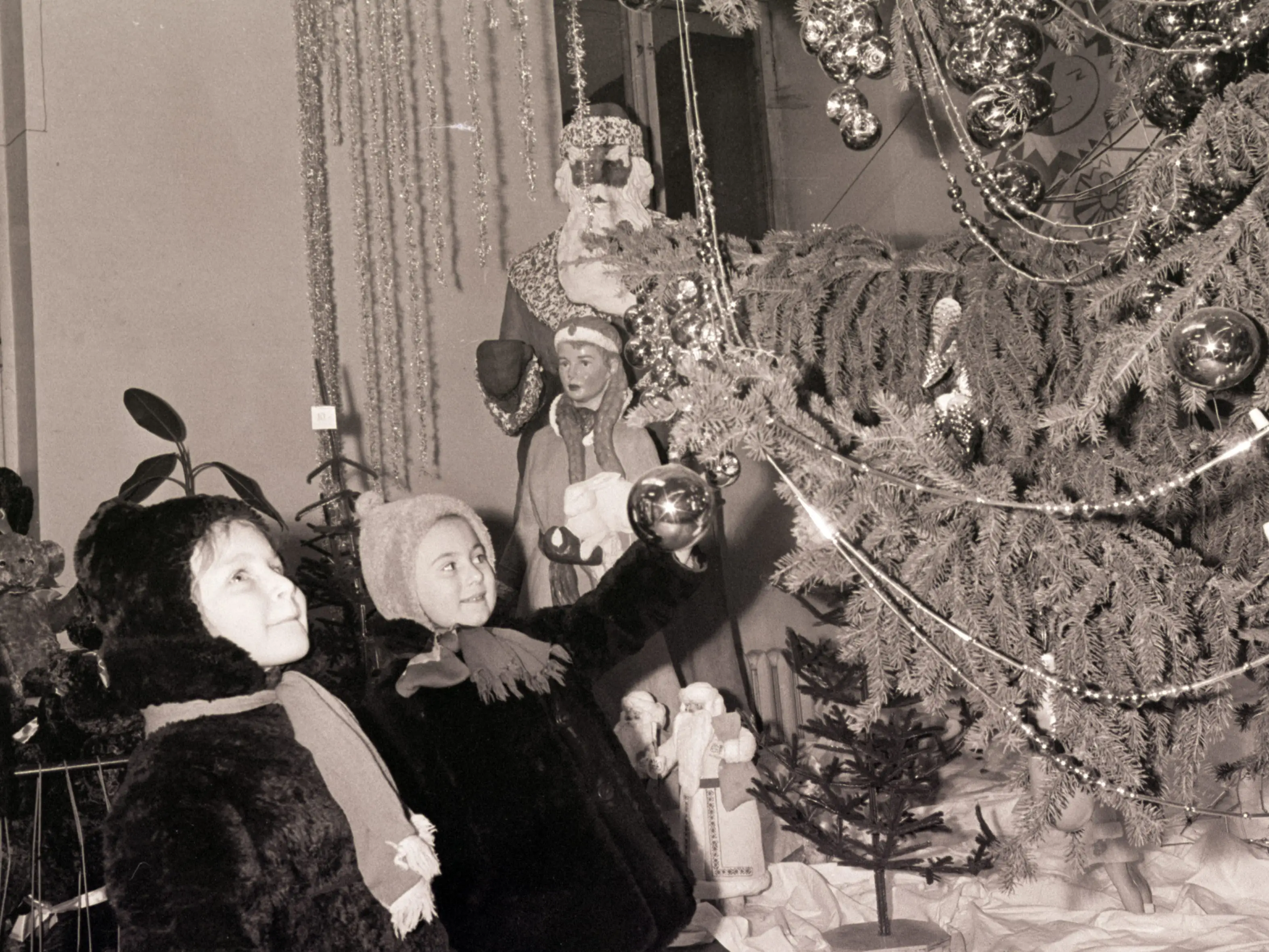 Children looking at a Christmas tree in 1965.