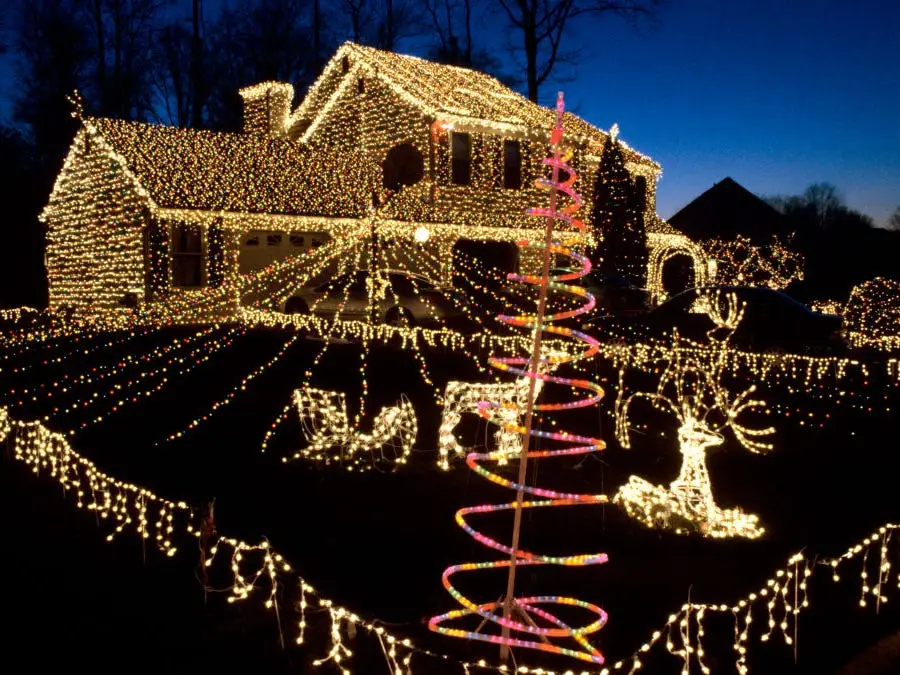 A house decorated with Christmas lights in the early 2000s.