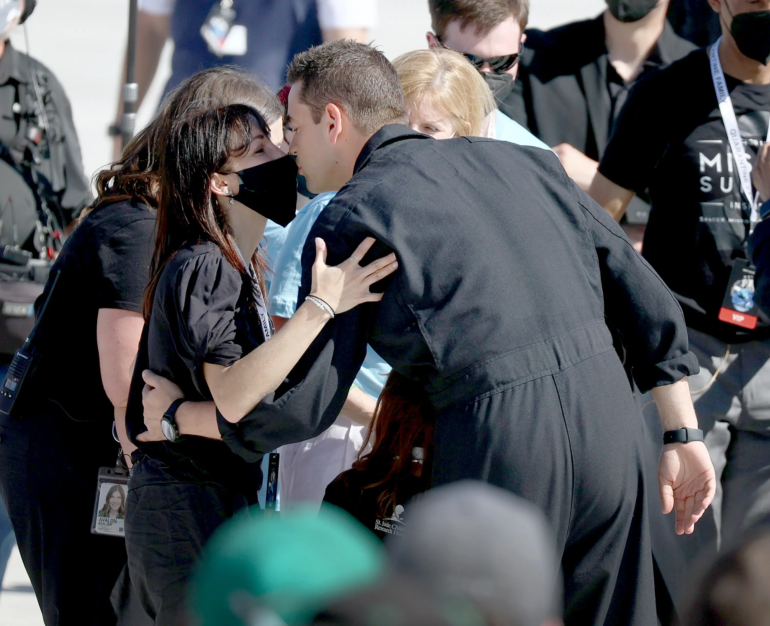 Jared Isaacman kissing his wife