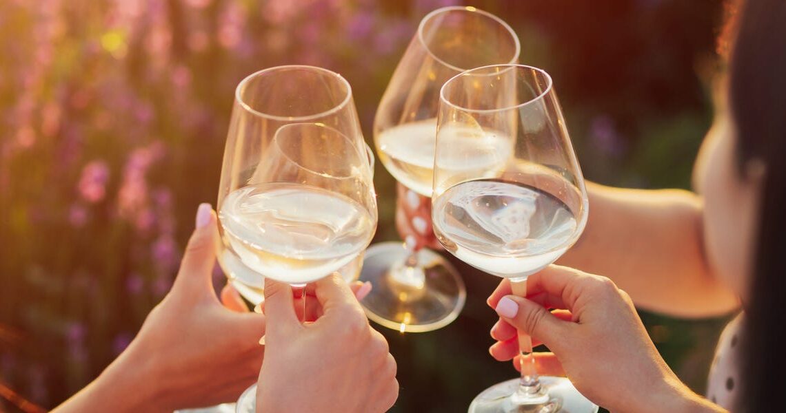 3 common mistakes customers make at a wine tasting, according to a server at a winery