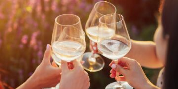 3 common mistakes customers make at a wine tasting, according to a server at a winery