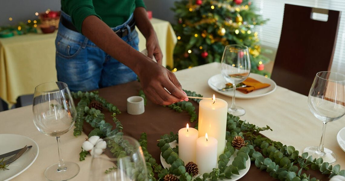4 mistakes you should never make when hosting for the holidays, according to etiquette experts