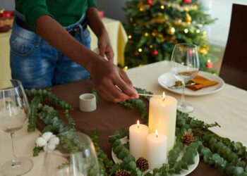 4 mistakes you should never make when hosting for the holidays, according to etiquette experts